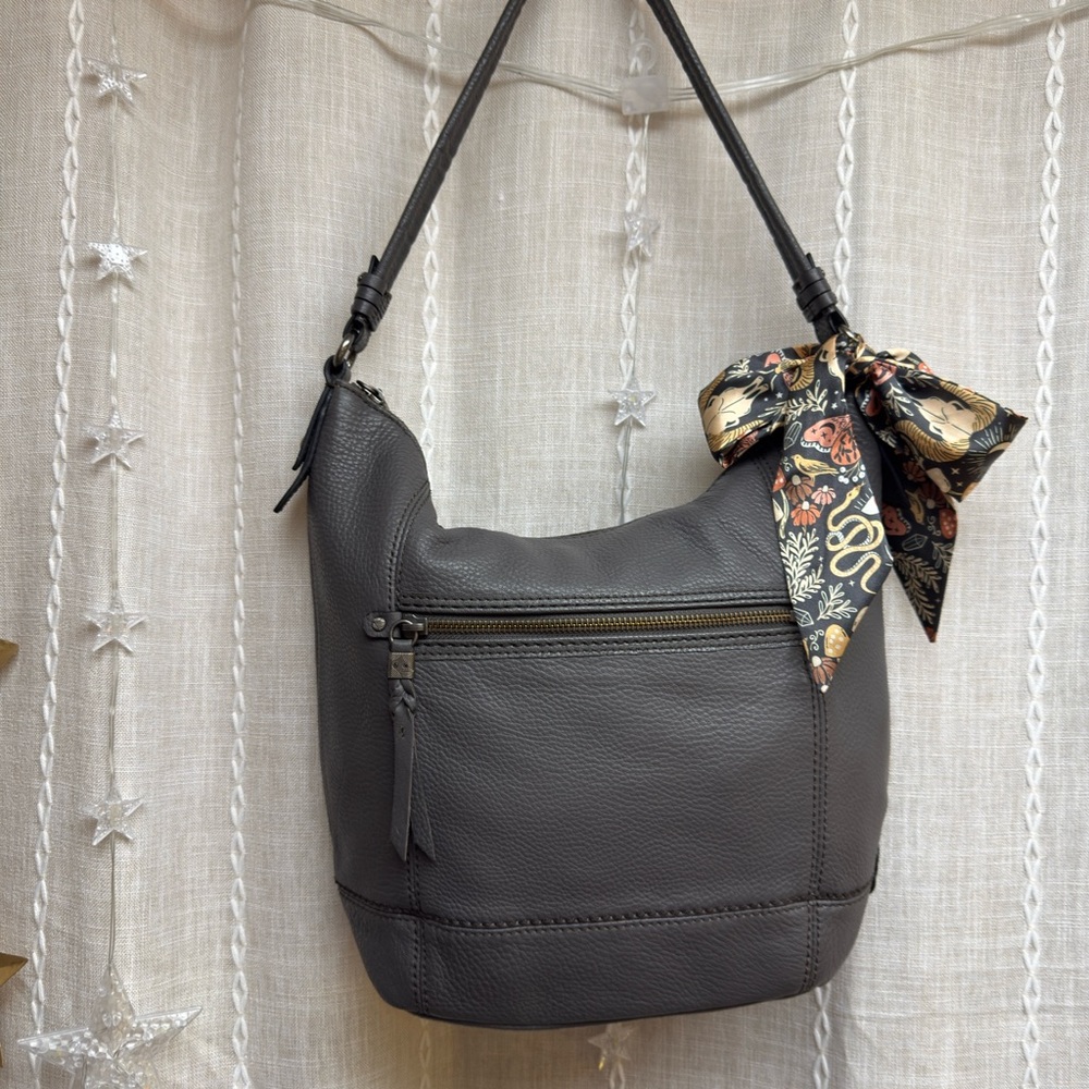 The Sak Sequoia Large Leather Hobo Bag in taupe (mushroom gray)